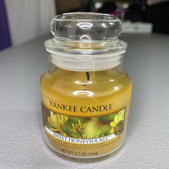 Yankee Candle SWEET HONEYSUCKLE 3.7 oz Small Jar Retired Discontinued Floral - Picture 2 of 8